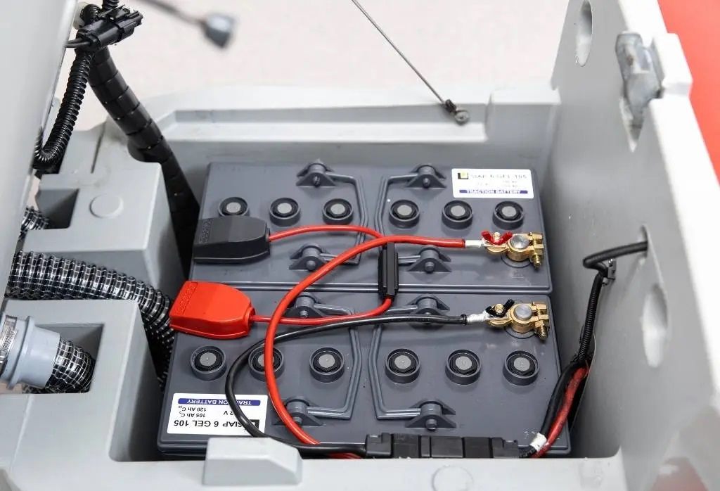 Comac Innova 55B scrubber dryer battery replacement